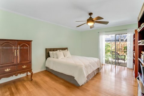 House in Plantation, Florida 3 bedrooms, 138.8 sq.m. № 1944811 - photo 18