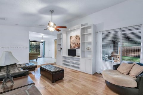 House in Plantation, Florida 3 bedrooms, 138.8 sq.m. № 1944811 - photo 7