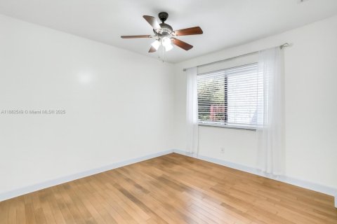 House in Plantation, Florida 3 bedrooms, 138.8 sq.m. № 1944811 - photo 26