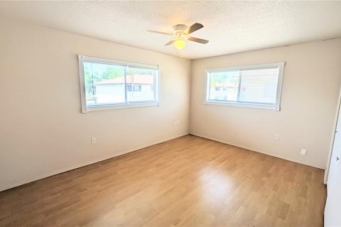 Condo in Venice, Florida, 2 bedrooms  № 2197451 - photo 9