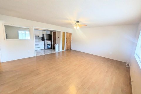 Condo in Venice, Florida, 2 bedrooms  № 2197451 - photo 6