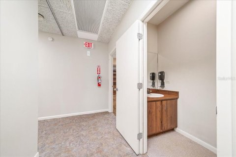 Propiedad comercial en alquiler en Ocala, Florida, 453.36 m2 № 1724749 - foto 19