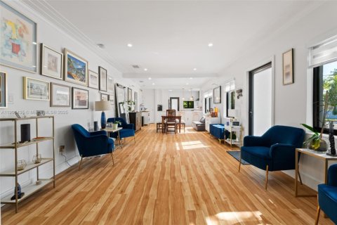 Villa ou maison à vendre à Miami, Floride: 3 chambres, 124.49 m2 № 1956995 - photo 8