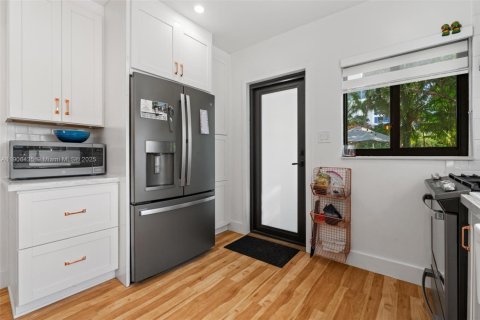 Villa ou maison à vendre à Miami, Floride: 3 chambres, 124.49 m2 № 1956995 - photo 16