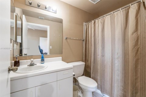 Townhouse in Weston, Florida 2 bedrooms, 105.07 sq.m. № 1818241 - photo 14