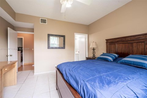 Townhouse in Weston, Florida 2 bedrooms, 105.07 sq.m. № 1818241 - photo 18