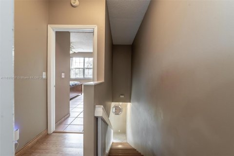 Townhouse in Weston, Florida 2 bedrooms, 105.07 sq.m. № 1818241 - photo 15