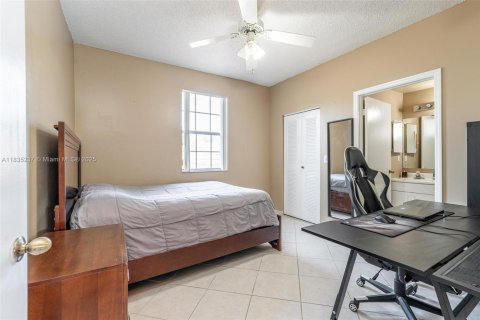 Townhouse in Weston, Florida 2 bedrooms, 105.07 sq.m. № 1818241 - photo 13