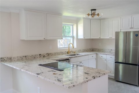 House in Palmetto, Florida 3 bedrooms, 104.79 sq.m. № 1905283 - photo 3