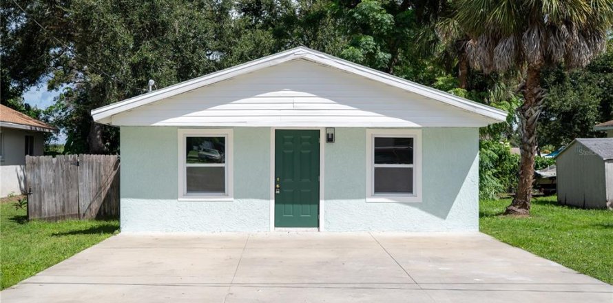 House in Palmetto, Florida 3 bedrooms, 104.79 sq.m. № 1905283