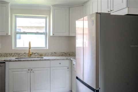 House in Palmetto, Florida 3 bedrooms, 104.79 sq.m. № 1905283 - photo 9