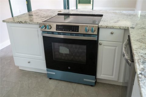 House in Palmetto, Florida 3 bedrooms, 104.79 sq.m. № 1905283 - photo 8