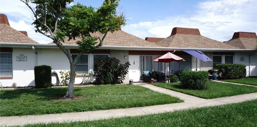 Condominio en Holiday, Florida, 2 dormitorios № 1855394