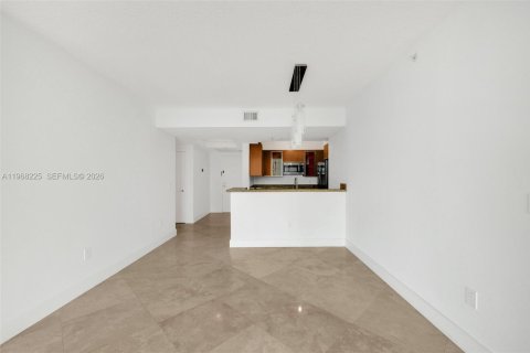 Condo in Miami Beach, Florida, 2 bedrooms № 2260617 - photo 10