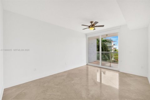 Condo in Miami Beach, Florida, 2 bedrooms № 2260617 - photo 21