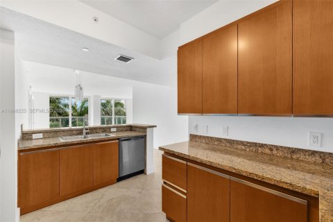 Condo in Miami Beach, Florida, 2 bedrooms № 2260617 - photo 7