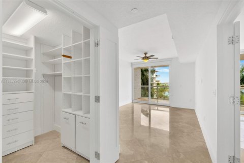 Condo in Miami Beach, Florida, 2 bedrooms № 2260617 - photo 25