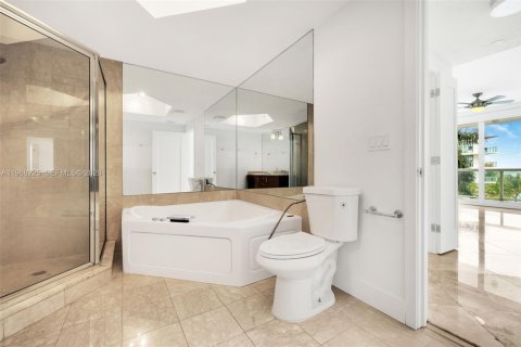 Condo in Miami Beach, Florida, 2 bedrooms № 2260617 - photo 28