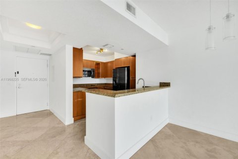 Condo in Miami Beach, Florida, 2 bedrooms № 2260617 - photo 9