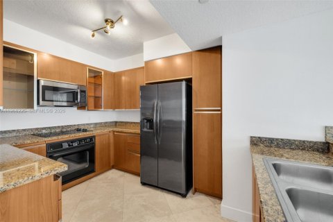 Condo in Miami Beach, Florida, 2 bedrooms № 2260617 - photo 6