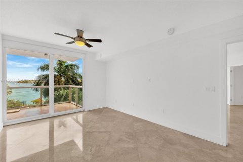 Condo in Miami Beach, Florida, 2 bedrooms № 2260617 - photo 22