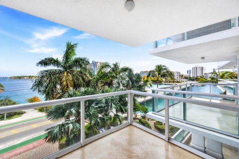 Condo in Miami Beach, Florida, 2 bedrooms № 2260617 - photo 30