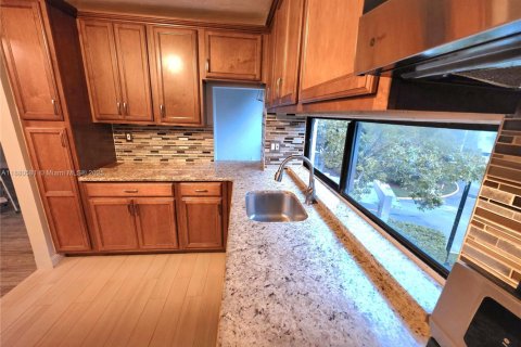 Condominio en venta en Sunny Isles Beach, Florida, 2 dormitorios, 91.79 m2 № 1921803 - foto 15