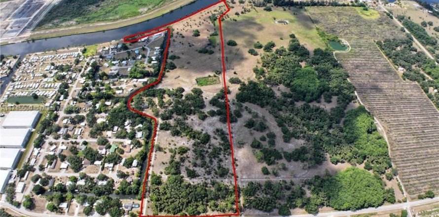 Land in Moore Haven, Florida № 1811675
