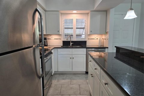 Condo in Venice, Florida, 2 bedrooms  № 2378110 - photo 15