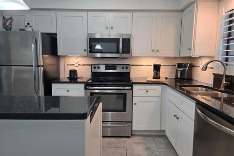 Condo in Venice, Florida, 2 bedrooms  № 2378110 - photo 16