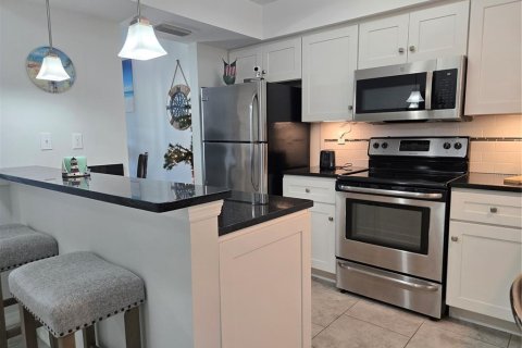 Condo in Venice, Florida, 2 bedrooms  № 2378110 - photo 17