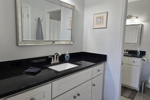 Condo in Venice, Florida, 2 bedrooms  № 2378110 - photo 25