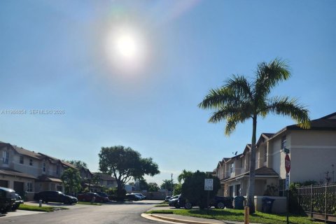 Купить таунхаус в Майами-Гарденс, Флорида 4 спальни, 150.32м2, № 2050496 - фото 2