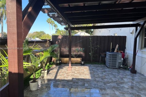 Купить таунхаус в Майами-Гарденс, Флорида 4 спальни, 150.32м2, № 2050496 - фото 24