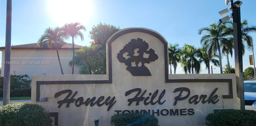 Таунхаус в Майами-Гарденс, Флорида 4 спальни, 150.32м2 № 2050496