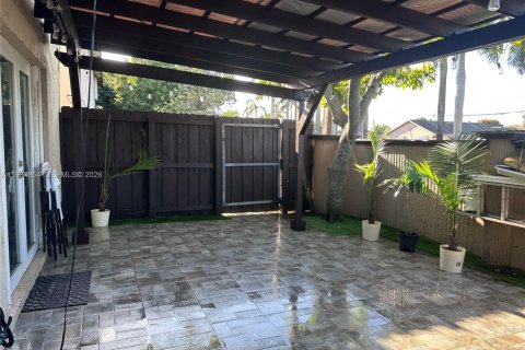 Купить таунхаус в Майами-Гарденс, Флорида 4 спальни, 150.32м2, № 2050496 - фото 19
