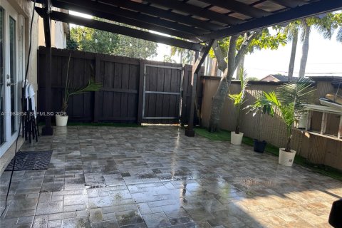 Купить таунхаус в Майами-Гарденс, Флорида 4 спальни, 150.32м2, № 2050496 - фото 20