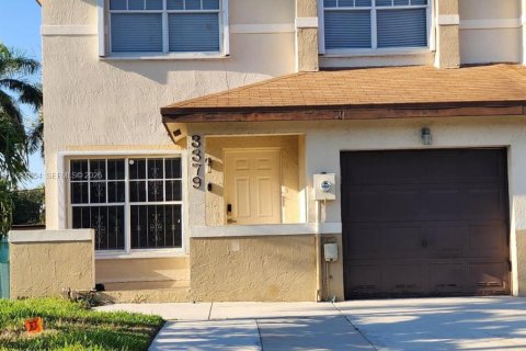 Купить таунхаус в Майами-Гарденс, Флорида 4 спальни, 150.32м2, № 2050496 - фото 4