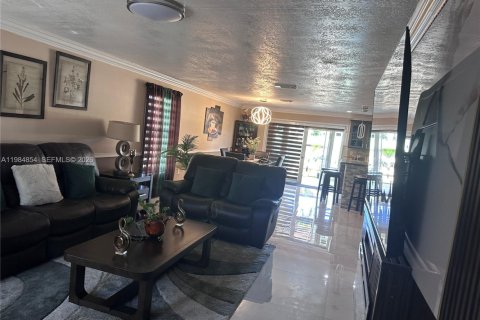 Купить таунхаус в Майами-Гарденс, Флорида 4 спальни, 150.32м2, № 2050496 - фото 8