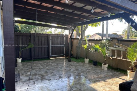 Купить таунхаус в Майами-Гарденс, Флорида 4 спальни, 150.32м2, № 2050496 - фото 21