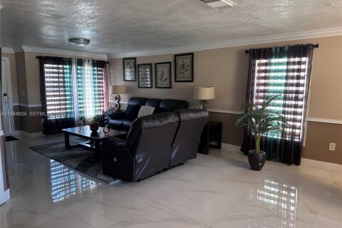 Купить таунхаус в Майами-Гарденс, Флорида 4 спальни, 150.32м2, № 2050496 - фото 7