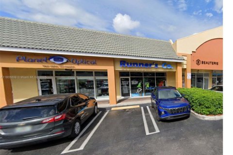 Propiedad comercial en venta en Doral, Florida № 1960657 - foto 2