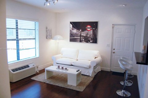 Condominio en venta en Miami Beach, Florida, 1 dormitorio, 43.66 m2 № 1741665 - foto 2