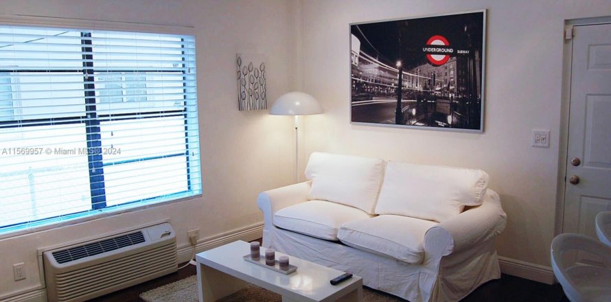 Condominio en Miami Beach, Florida, 1 dormitorio  № 1741665