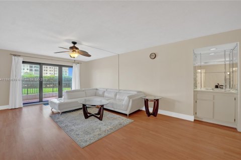 Condominio en venta en Hollywood, Florida, 2 dormitorios, 145.86 m2 № 1945489 - foto 1