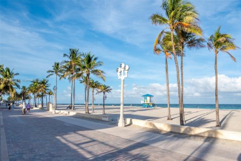 Condominio en venta en Hollywood, Florida, 2 dormitorios, 145.86 m2 № 1945489 - foto 17