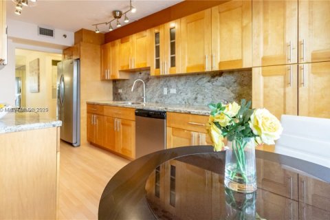 Condominio en venta en Hollywood, Florida, 2 dormitorios, 145.86 m2 № 1945489 - foto 2