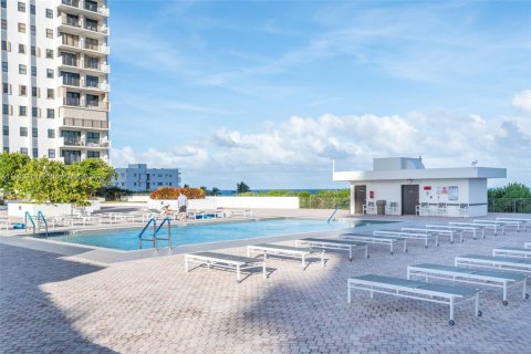 Condominio en venta en Hollywood, Florida, 2 dormitorios, 145.86 m2 № 1945489 - foto 29