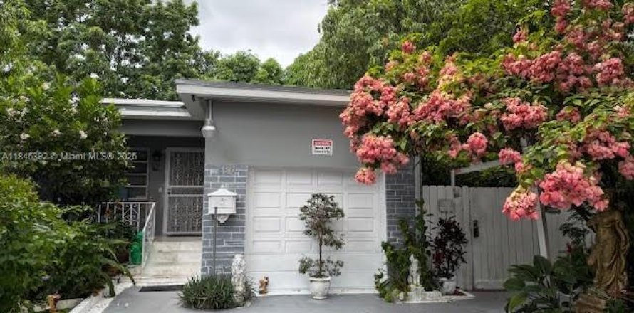 Immobilier commercial à Miami, Floride 1 chambre, 134.71 m2 № 1845821
