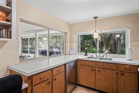 House in Hudson, Florida 2 bedrooms, 141.12 sq.m. № 1909481 - photo 10